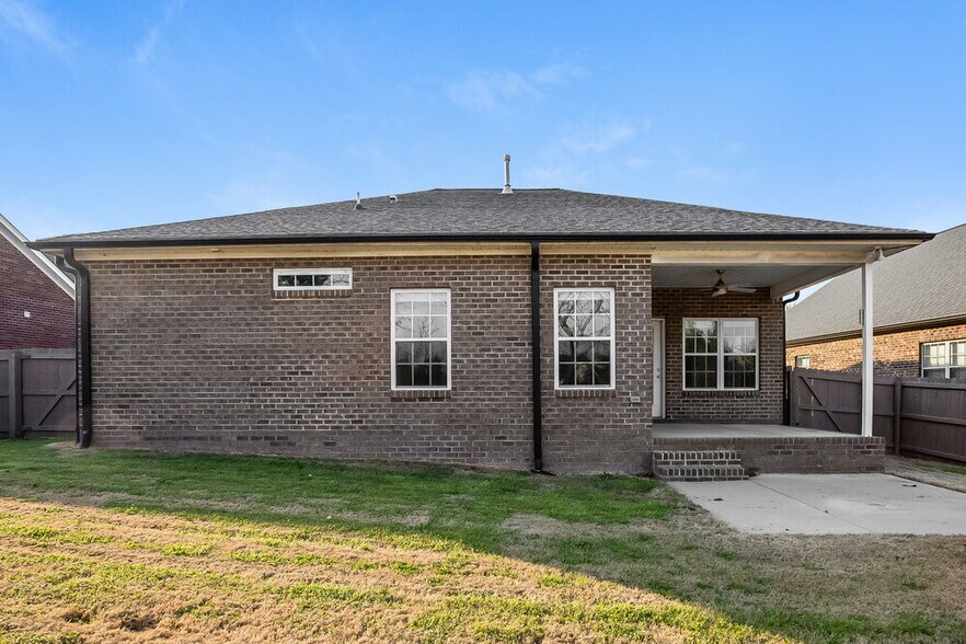 Building Photo - 12884 Hill Pine Rd