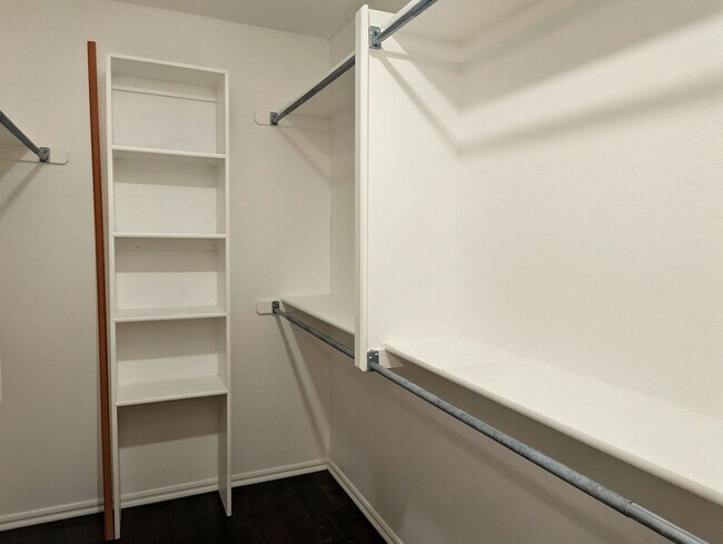 Building Photo - Beautiful 3 Bedroom Home with Study, Fireplace & Fenced Backyard!