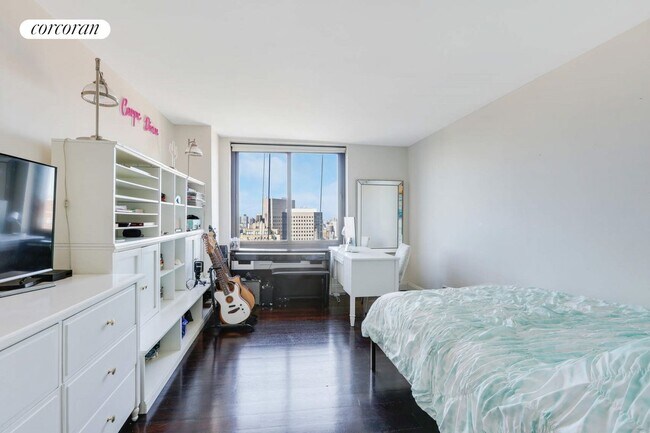 Building Photo - 40 E 94th St