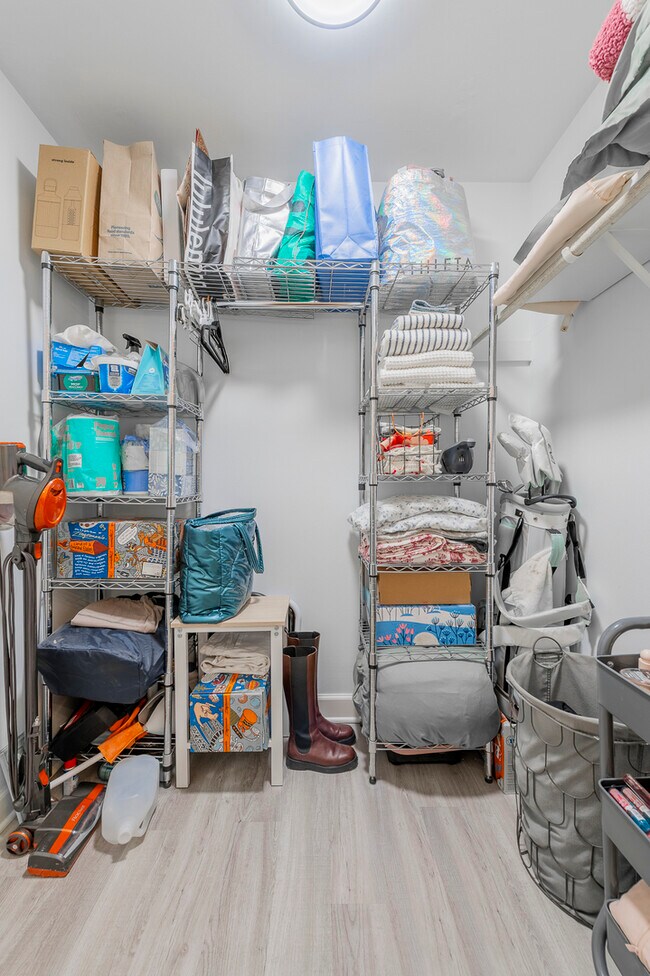 Building Photo - 1636 N Wells St