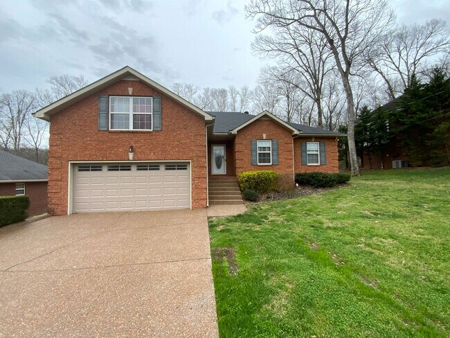 Building Photo - Lovely, well maintained Smyrna home with private wooded backyard!
