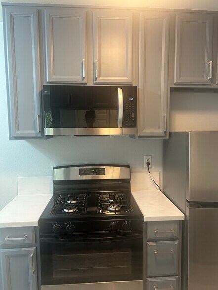 Building Photo - 3640 Cardiff Ave