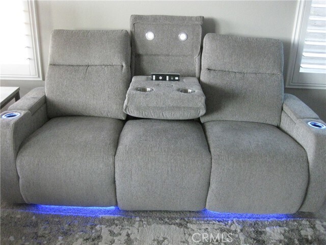 Building Photo - 82 Burgundy