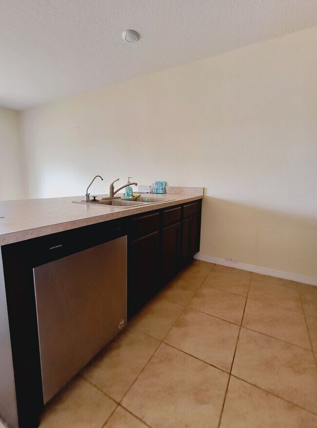 Building Photo - 1065 Cambridge Dr