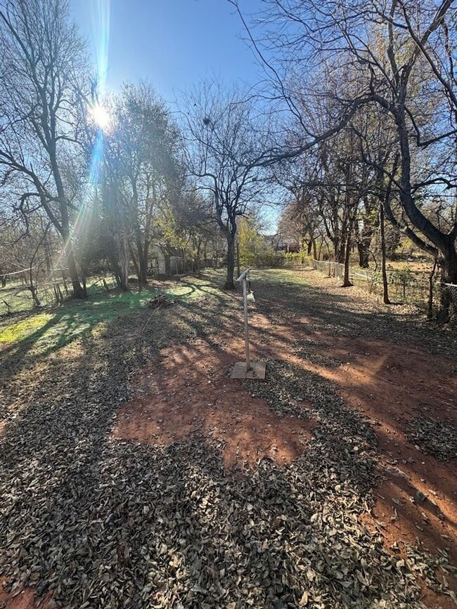 Building Photo - NEWLY REMOLDED 2 BED HOME LOCATED OFF OF GRAND Ready for move in!!!