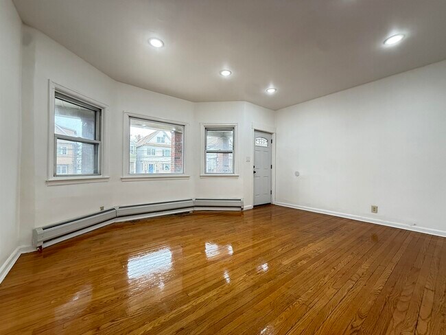 Building Photo - 136 W 31st St