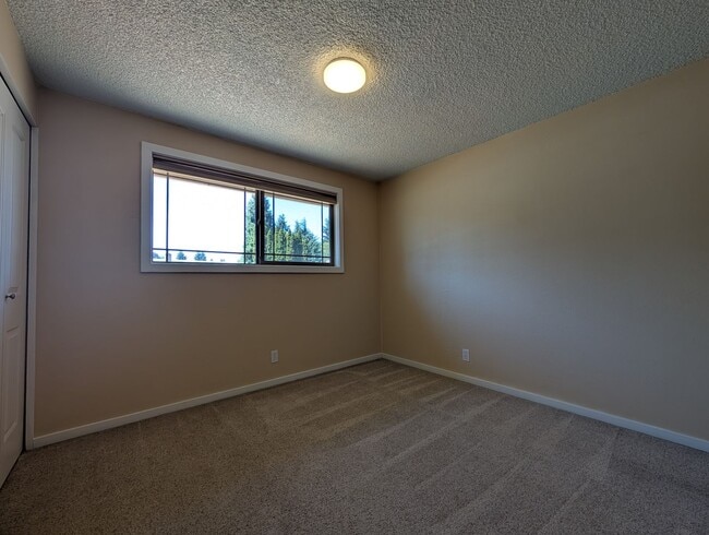 Building Photo - Nice 4-Bedroom, 2-Bath Home Located In Wes...