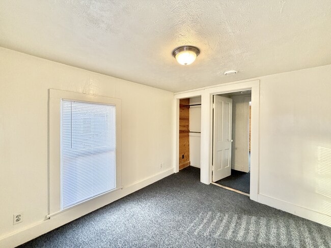 Building Photo - 809 Rockport Rd