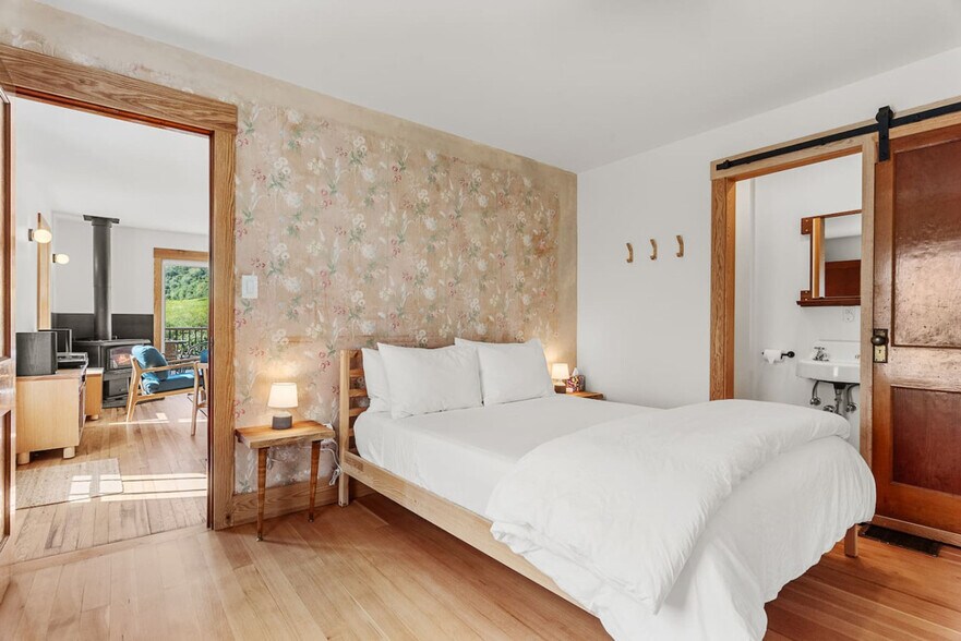 Building Photo - 2697 Chambers Hollow Rd