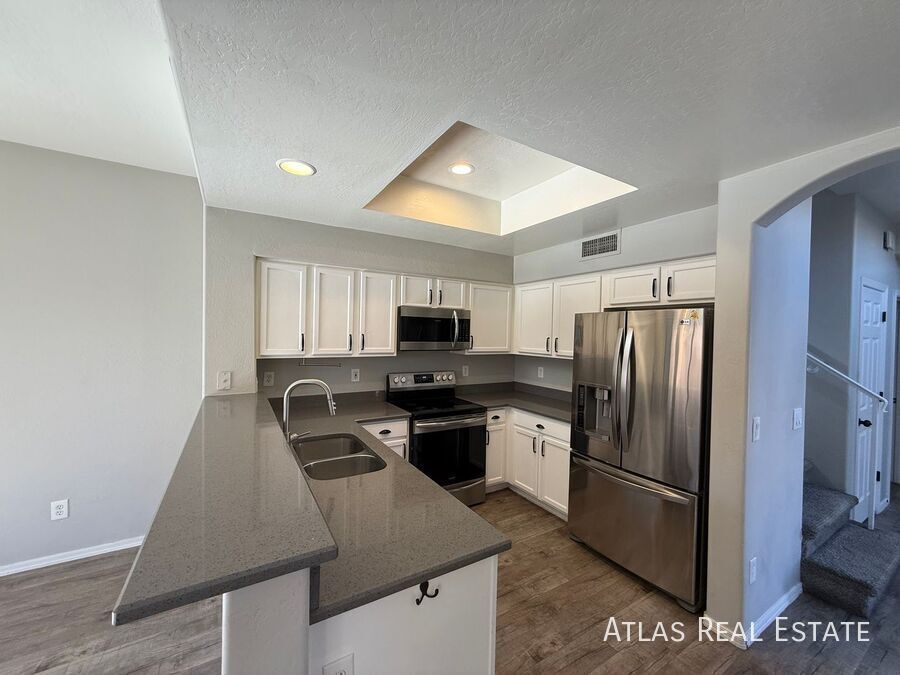 Building Photo - 2040 N 106th Ave