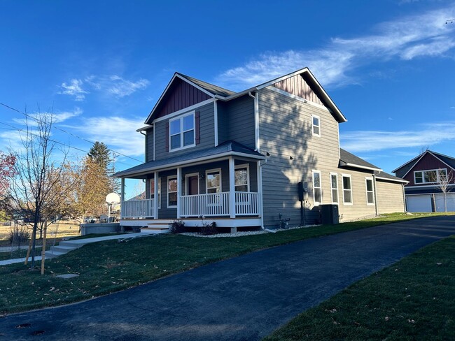 Building Photo - Gorgeous BRAND NEW custom home