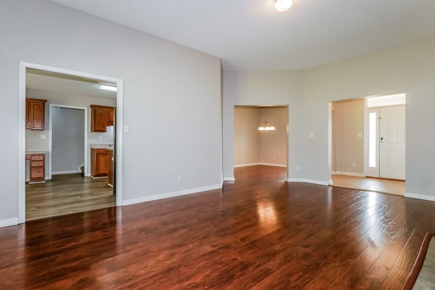 Building Photo - 7838 Alexanders Crossing Dr