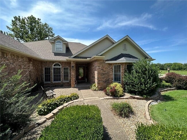 Primary Photo - 599 S Main St