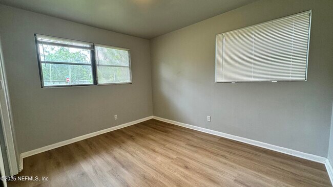 Building Photo - 804 La Marche Dr