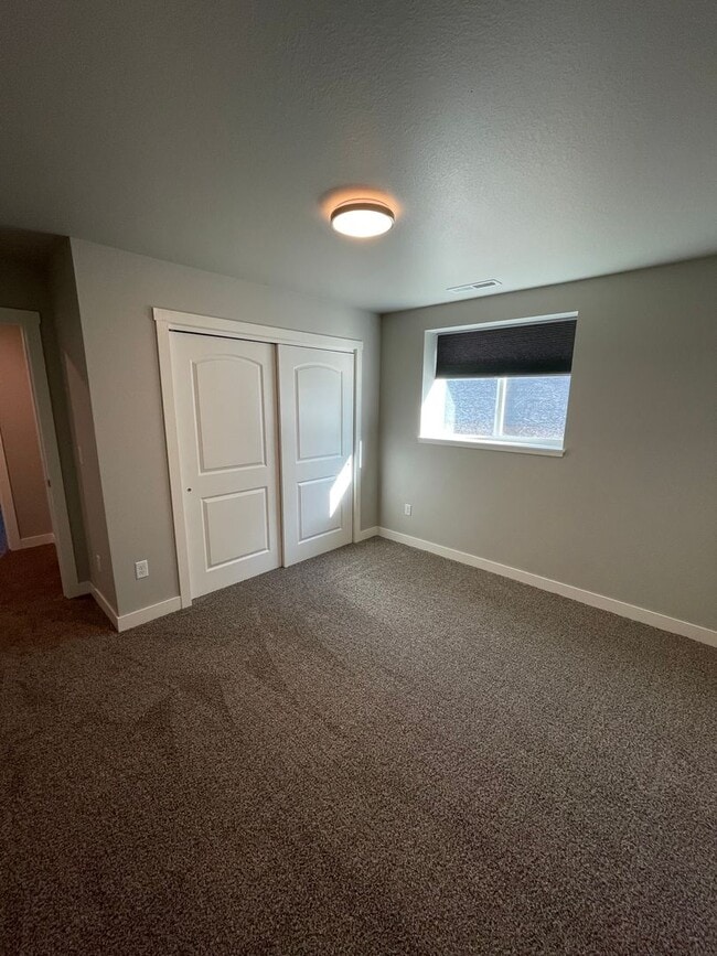 Building Photo - ~Applications Pending~ Newer 4 Bed, 3 Bath, 3 Car Garage Home for Rent