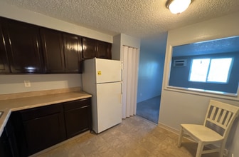 Building Photo - 1 Bedroom 1 Bathroom Available in Country Club Villas!  **Move-In Special**