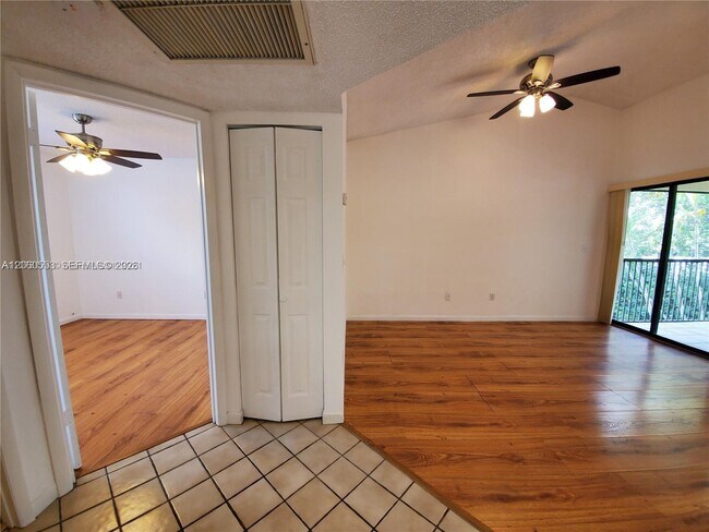Building Photo - 805 N Franklin Ave