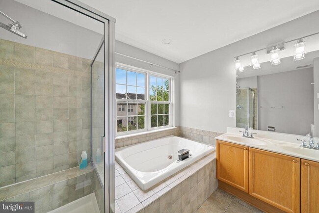 Building Photo - 154 Fieldstone Ct