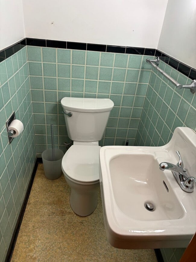 Building Photo - Grandville ranch available now