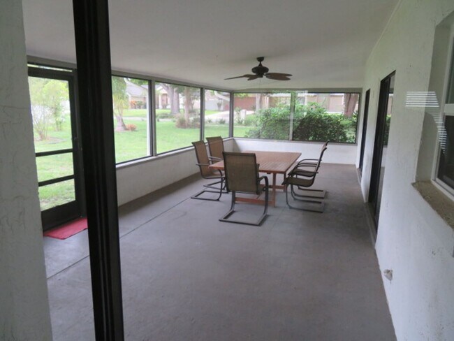 Building Photo - 839 Rosemere Cir
