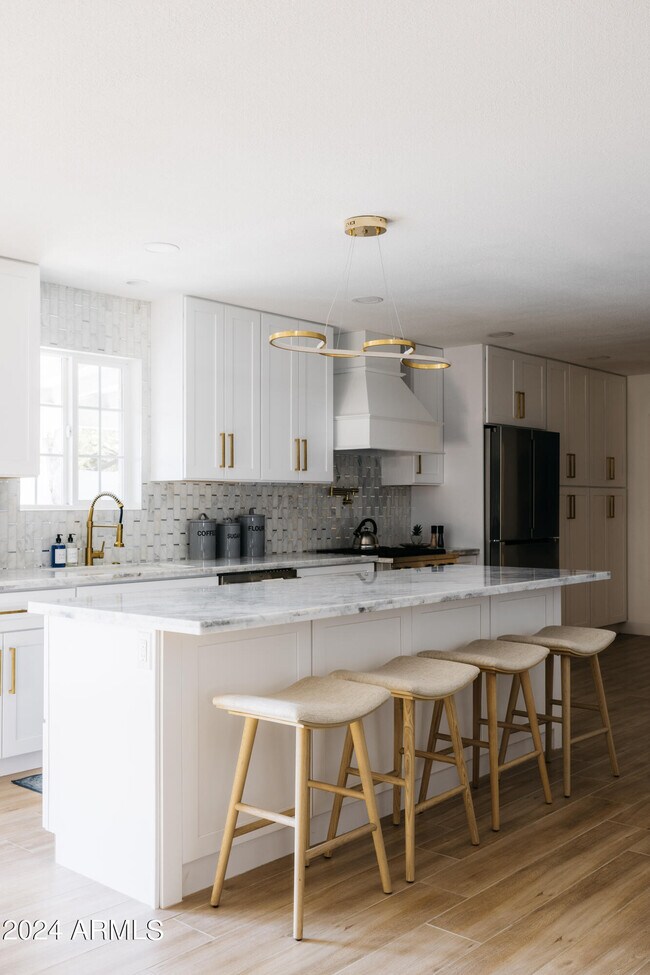 Building Photo - 6629 E Dreyfus Ave