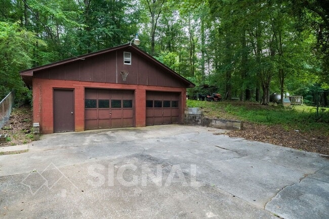 Building Photo - 5040 Oak Leaf Cir
