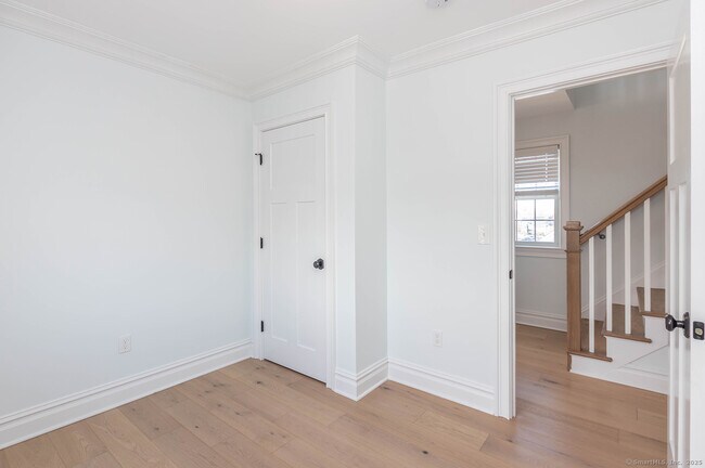 Building Photo - 1140 Fairfield Beach Rd
