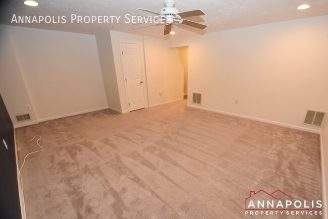 Building Photo - 571 Quaker Ridge Ct