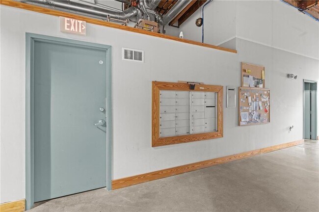 Building Photo - 644 Wells St SW