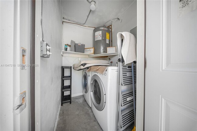 Building Photo - 10731 SW 51st Dr