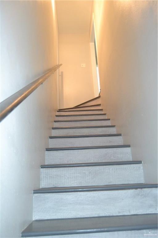 Building Photo - 704 Continental Dr