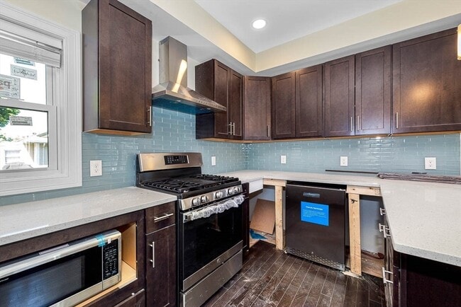 Building Photo - 70-72 Stanley Ave