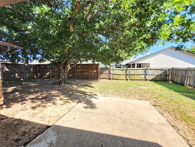 Building Photo - 2641 Berkshire Ln
