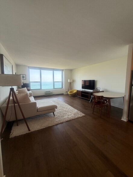 Building Photo - 1550 N Lake Shore Dr