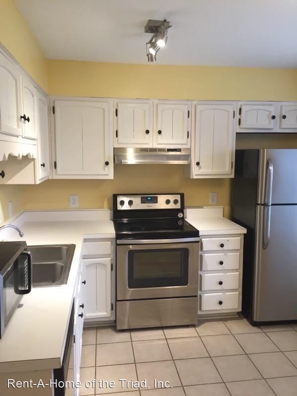 Building Photo - 3 br, 2.5 bath House - 4815 Tower Road E