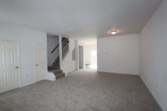 Building Photo - 4 bed, 3.5 bath, Townhome in Bunker Hill, WV
