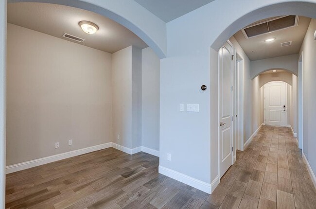 Building Photo - 2935 N Leya Dr