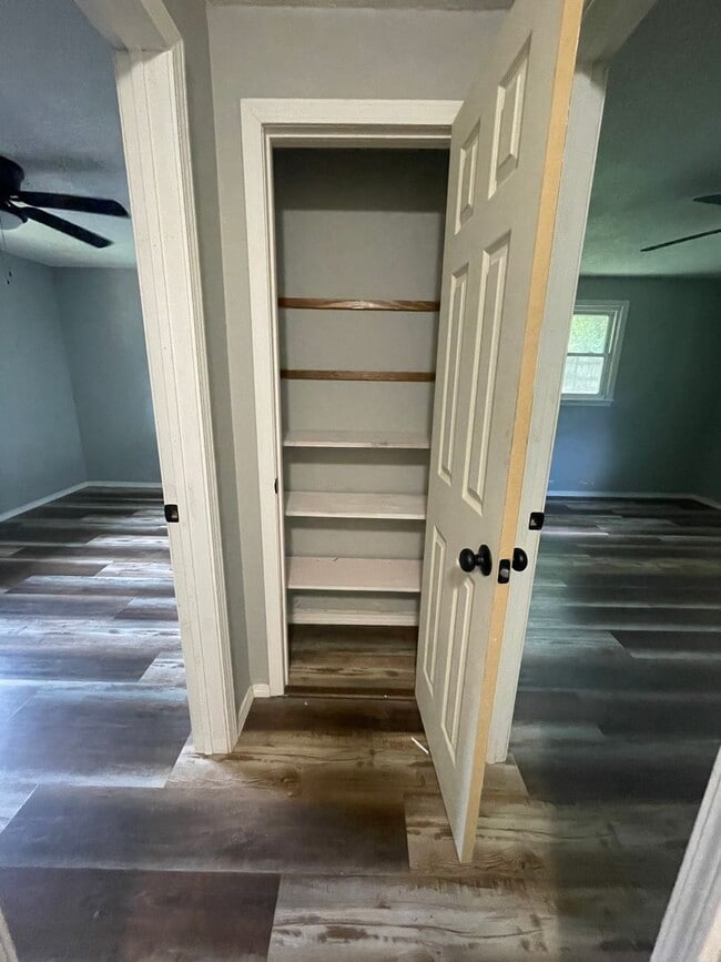 Building Photo - 3 Bed 2 Bath Carport Available 8-11-2025!!