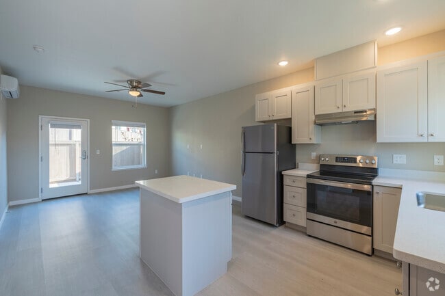 1BR, 1BA - 580 SF - Kitchen - Sunnyhills II Apartments