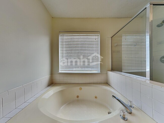 Building Photo - 8527 Ochre Dr