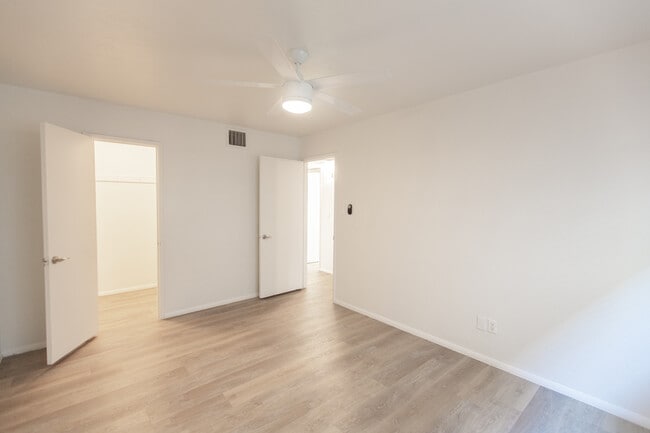Building Photo - 337 W Pasadena Ave
