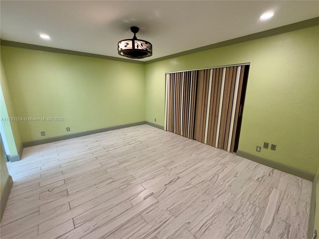 Building Photo - 6010 S Falls Cir Dr
