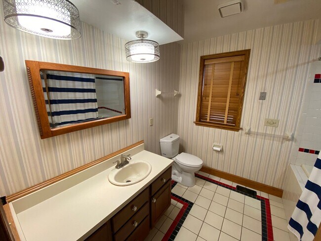 Building Photo - Rare Brick Single Family House On Goodale Park