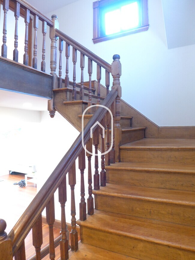 Building Photo - 45 Beech Glen St