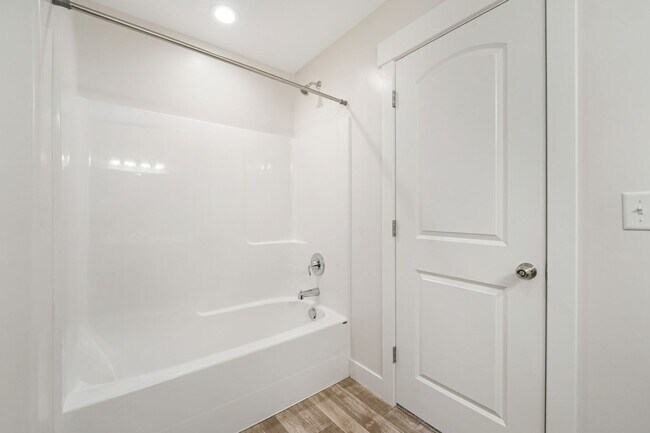 Building Photo - Spacious 4 Bedroom Townhome in Vineyard, UT