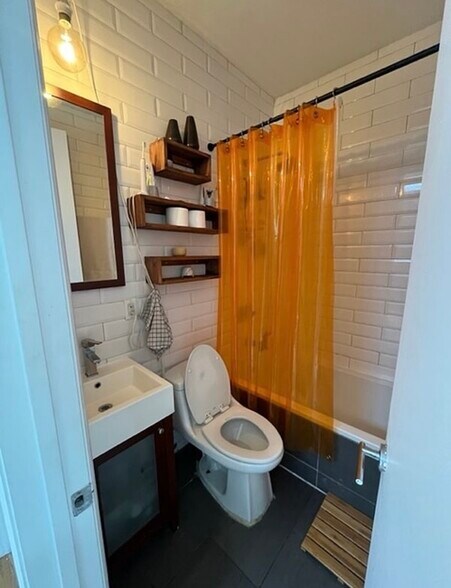 Building Photo - 789 Greene Ave