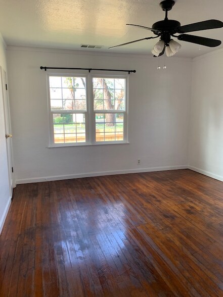 Building Photo - 1734 Spruce Ave