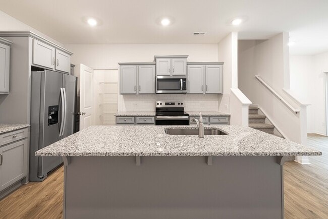 Building Photo - 3 br townhome Walking Distance to Downtown Albemarle! Ready now!