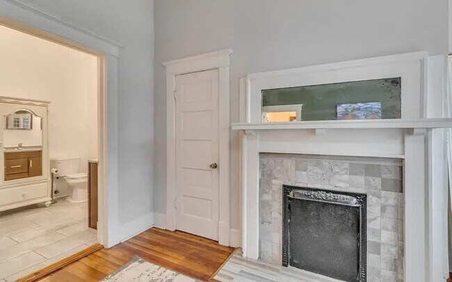 Building Photo - 512 E 33rd St