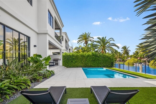 Building Photo - 895 NE 76th St